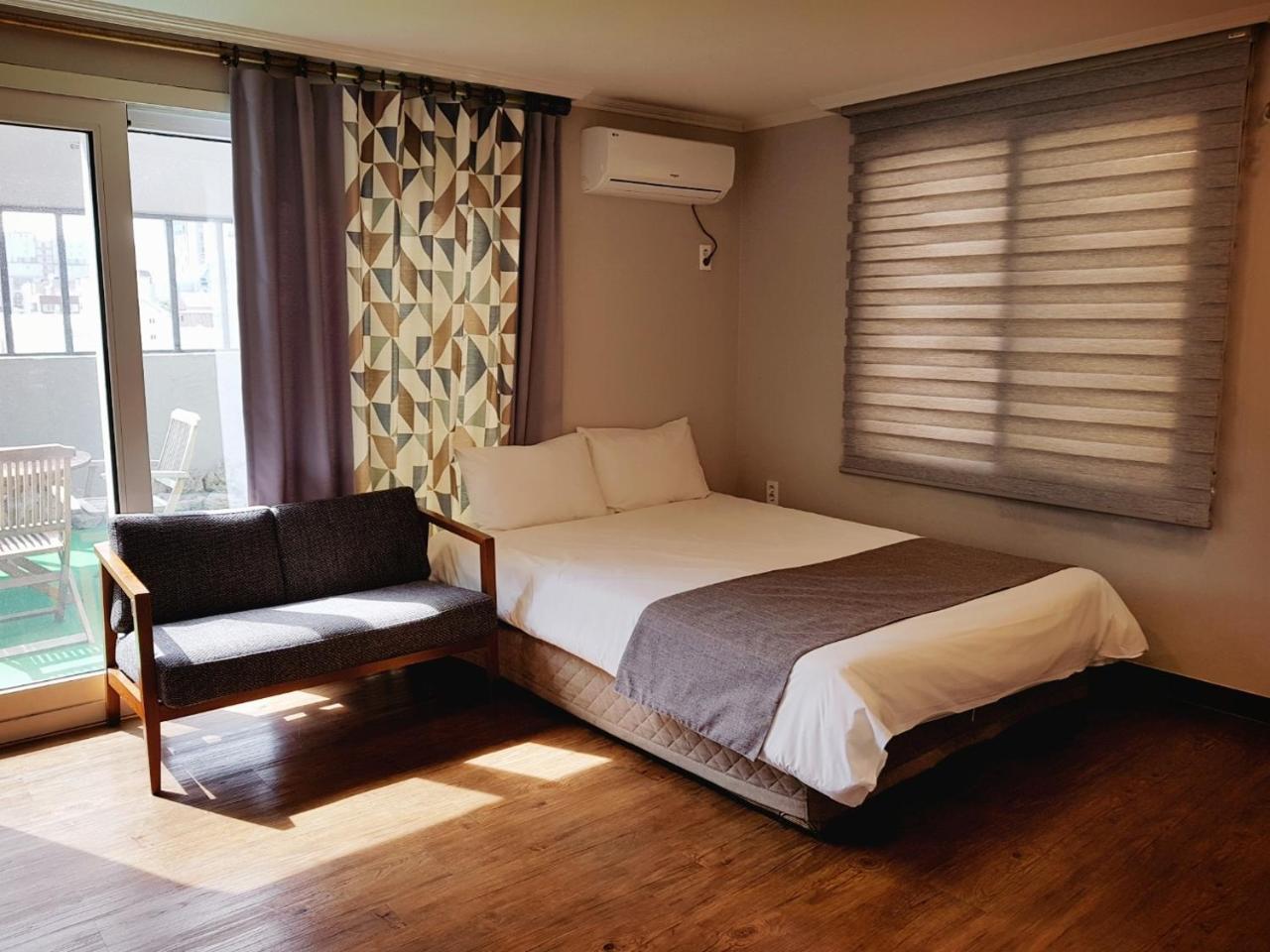 Hotel Tong Yeondong Jeju Exterior photo