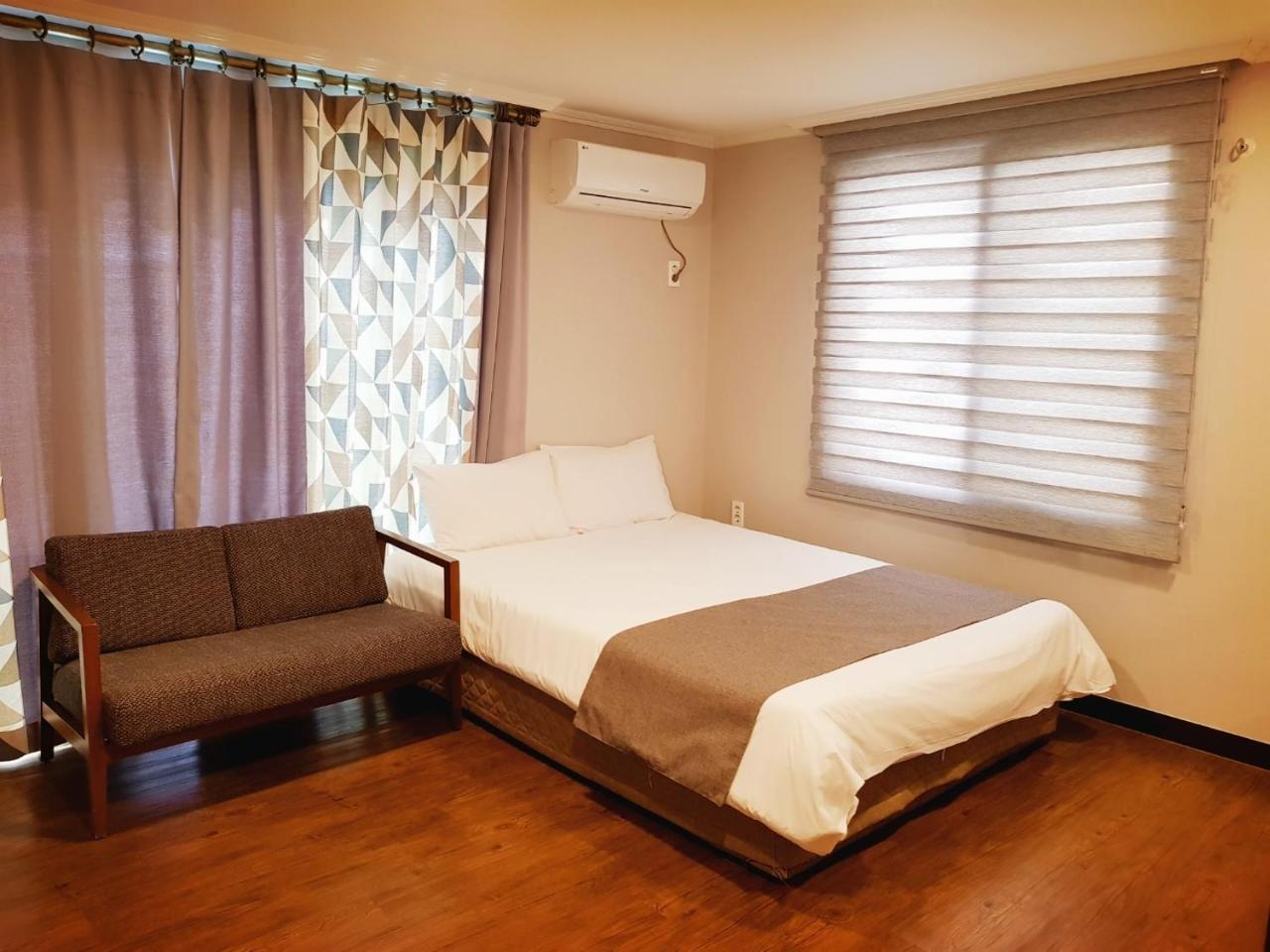 Hotel Tong Yeondong Jeju Exterior photo