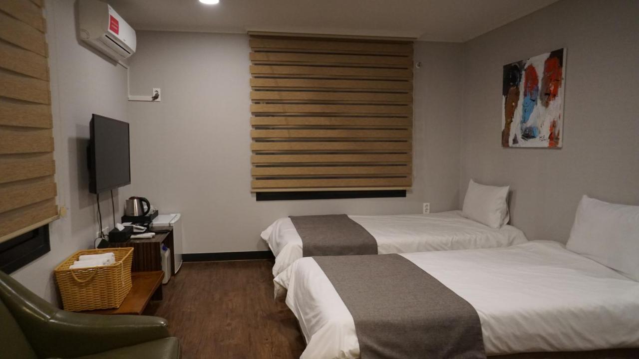 Hotel Tong Yeondong Jeju Exterior photo